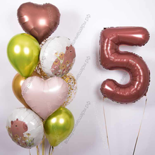 Фонтан из шариков с капибарами и цифрой на День рождения