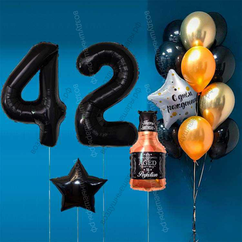 Оформление шарами на 42 года с бутылкой виски и черными цифрами Black Label