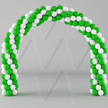 Бело-зеленая арочная композиция, шары