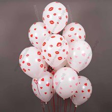 Букет из латексных шариков с рисунком на День Влюбленных