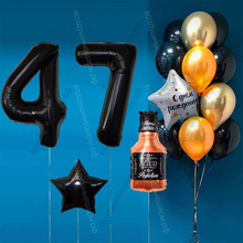 Оформление шарами на 47 лет с бутылкой виски и черными цифрами Black Label
