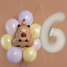 Украшение из нежных шаров макарунс с Капибарой на 6 лет