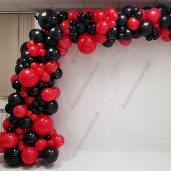 Черно-красная разноразмерная гирлянда из шаров