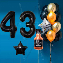 Оформление шарами на 43 года с бутылкой виски и черными цифрами Black Label