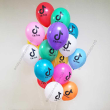 Фонтан из разноцветных шаров Тик Ток