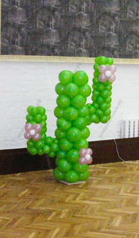 Кактус из шаров с тремя цветами