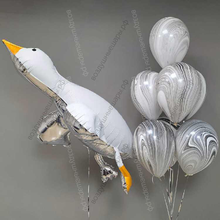 Композиция из шаров - агатов с фигурой Гусь Обнимусь