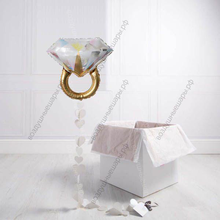 Коробка с шаром-кольцом девушке на помолвку