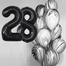 Букет гелиевых шаров агатов на 28 лет Безупречный стиль с черными цифрами