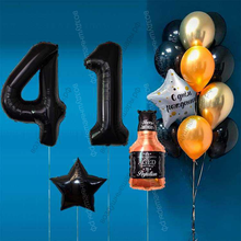 Оформление шарами на 41 год с бутылкой виски и черными цифрами Black Label