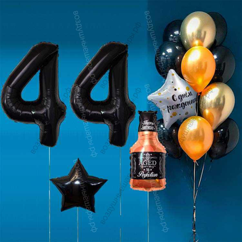Оформление шарами на 44 года с бутылкой виски и черными цифрами Black Label