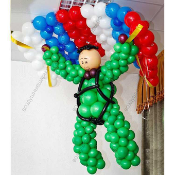 Фигура из шаров Десантник ВДВ с парашютом триколор