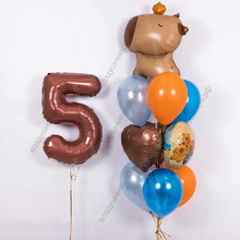 Композиция из шариков с капибарой и цифрой