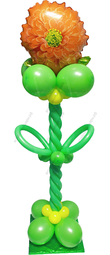 Цветок из шаров плетеный на конструкции