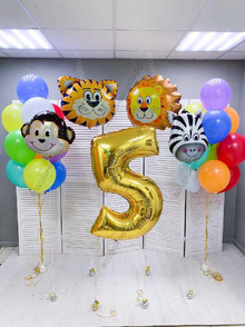 Фотозона из разноцветных шаров "Зверята" на детский день рождения