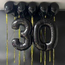 Фотозона на День рождения из черных цифр и шаров с дождиком