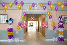 Заяц и Микки Маус из шаров на выпускной в детском садике