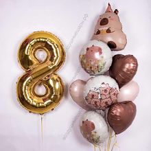 Фонтан из воздушных шаров с капибарой и цифрой на День рождения