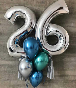 Небольшой фонтан с шарами хром и цифрами 26 на день рождения