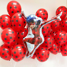 Фонтаны из шаров в горошек и фигура Леди Баг