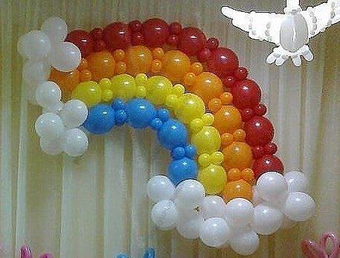 Радуга в облачках из шариков