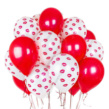 Букет двухцветный  из гелиевых шаров "Поцелуйчики со всех сторон " и красные шарики
