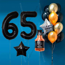 Оформление шарами на 65 лет с бутылкой виски и черными цифрами Black Label