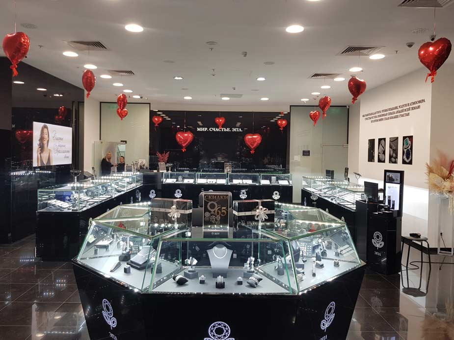 Украшение шарами ювелирного бутика Apple Diamond к 14 февраля